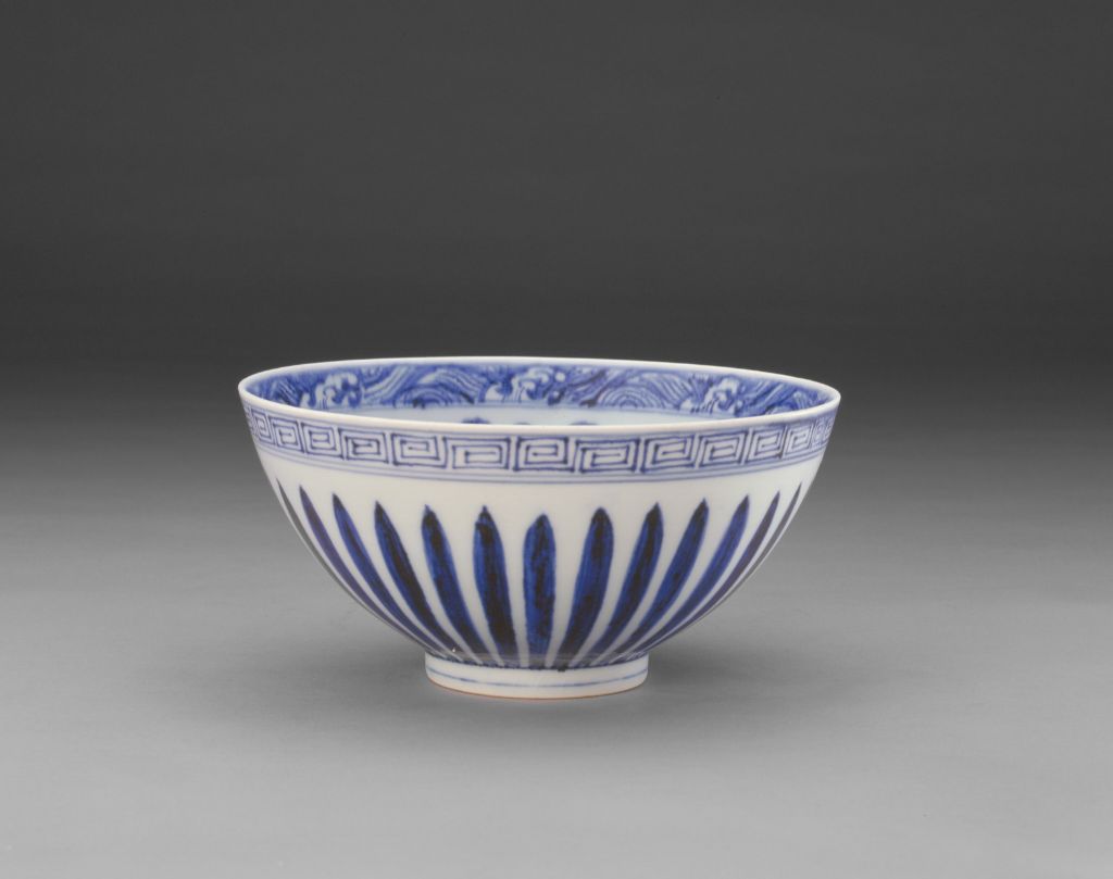 图片[1]-Blue and white bowl with chrysanthemum petals-China Archive